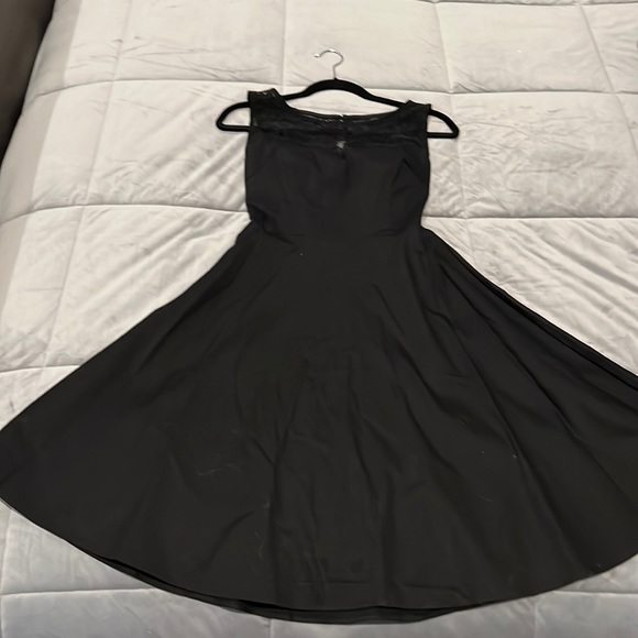 Black lace swing dress with satin belt - Picture 3 of 5